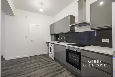 Studio to rent, The Masons, SL9