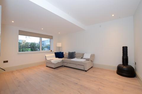 4 bedroom end of terrace house for sale, Hastings Way, Bushey