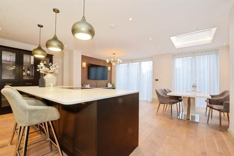 4 bedroom end of terrace house for sale, Hastings Way, Bushey