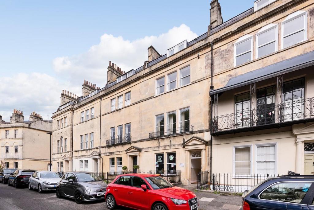 Maisonette, 4 Beaufort East, Bath, BA1 6 QF-1.jpg
