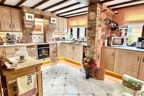 undefined, Attenborough Lane, Chilwell, NG9 5JW