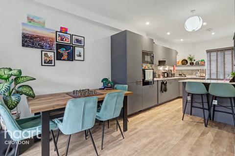 2 bedroom end of terrace house for sale, Addington Road, South croydon