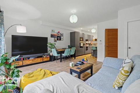 2 bedroom end of terrace house for sale, Addington Road, South croydon
