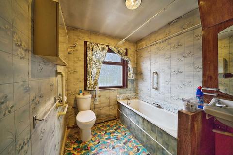 3 bedroom semi-detached house for sale, View Close, Harrow