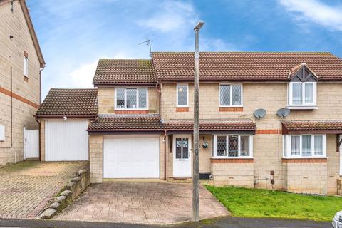 Locksgreen Crescent, Swindon