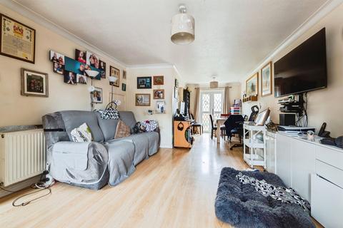 4 bedroom semi-detached house for sale, Locksgreen Crescent, Swindon