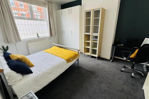 1 bedroom in a house share to rent, Garden Lane, Chester