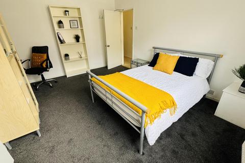 1 bedroom in a house share to rent, Garden Lane, Chester