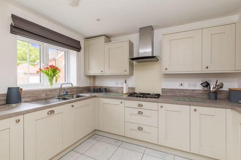 3 bedroom semi-detached house for sale, Dadswell Drive, Billingshurst RH14