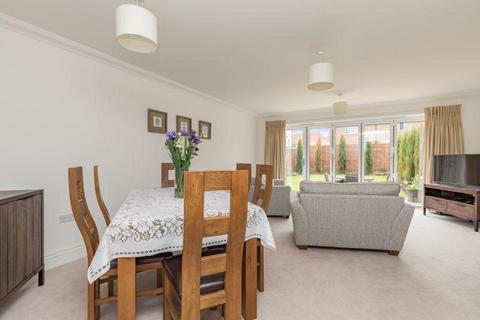 3 bedroom semi-detached house for sale, Dadswell Drive, Billingshurst RH14