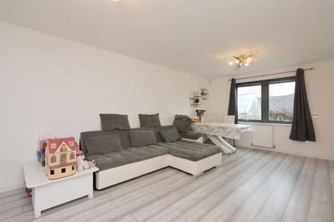 3 bedroom townhouse for sale, 17  Tudsbery Avenue, Niddrie, Edinburgh, EH16 4GX