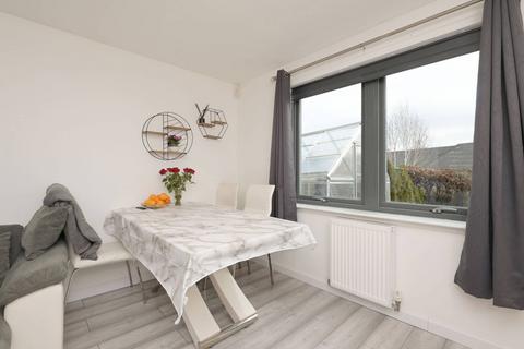 3 bedroom townhouse for sale, 17  Tudsbery Avenue, Niddrie, Edinburgh, EH16 4GX