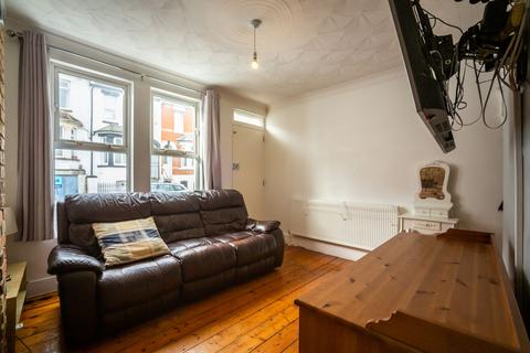 3 bedroom terraced house for sale, Victoria Road, Chatham