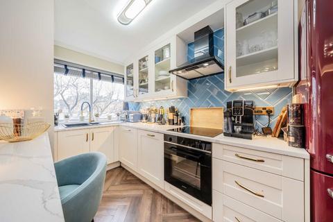 2 bedroom flat to rent, The Colonnades, London W2