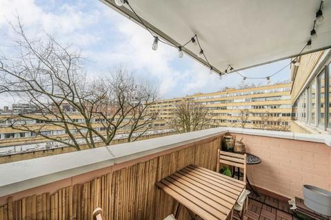 2 bedroom flat to rent, The Colonnades, London W2