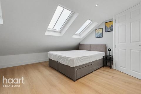 1 bedroom in a house share to rent, Harpenden Road, LONDON