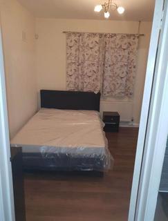 Studio to rent, Clare Road, Staines-upon-Thames TW19