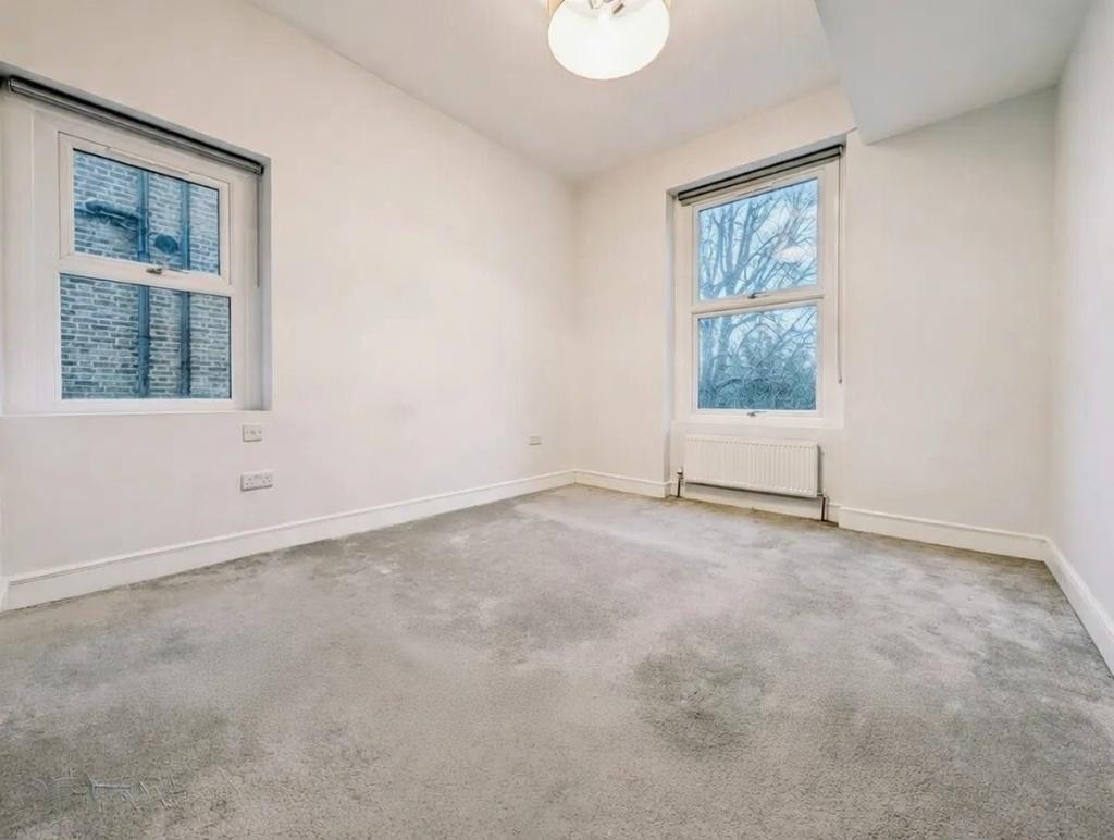Bright, neutral double bedroom with two large w...
