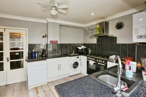 4 bedroom terraced house for sale, Grange Crescent, Gosport
