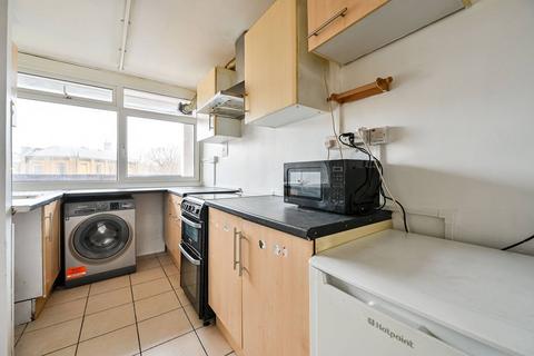 2 bedroom flat to rent, Lympstone Gardens, Peckham, London, SE15