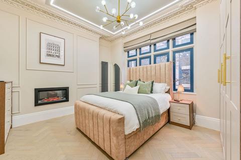 Charing Cross Road, West End, London, WC2H