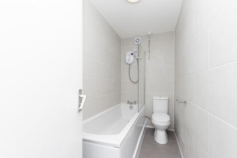2 bedroom flat to rent, Percy Gardens, WORCESTER PARK KT4
