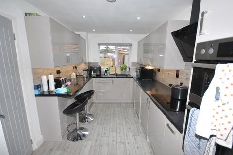3 bedroom end of terrace house for sale, Eastern Avenue South, Northampton