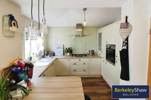 3 bedroom semi-detached house to rent, Watton Beck Close, Liverpool