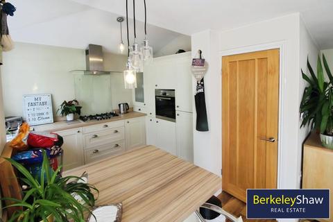 3 bedroom semi-detached house to rent, Watton Beck Close, Liverpool