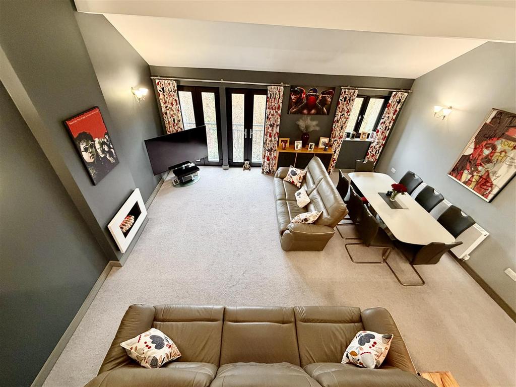 Living/dining room