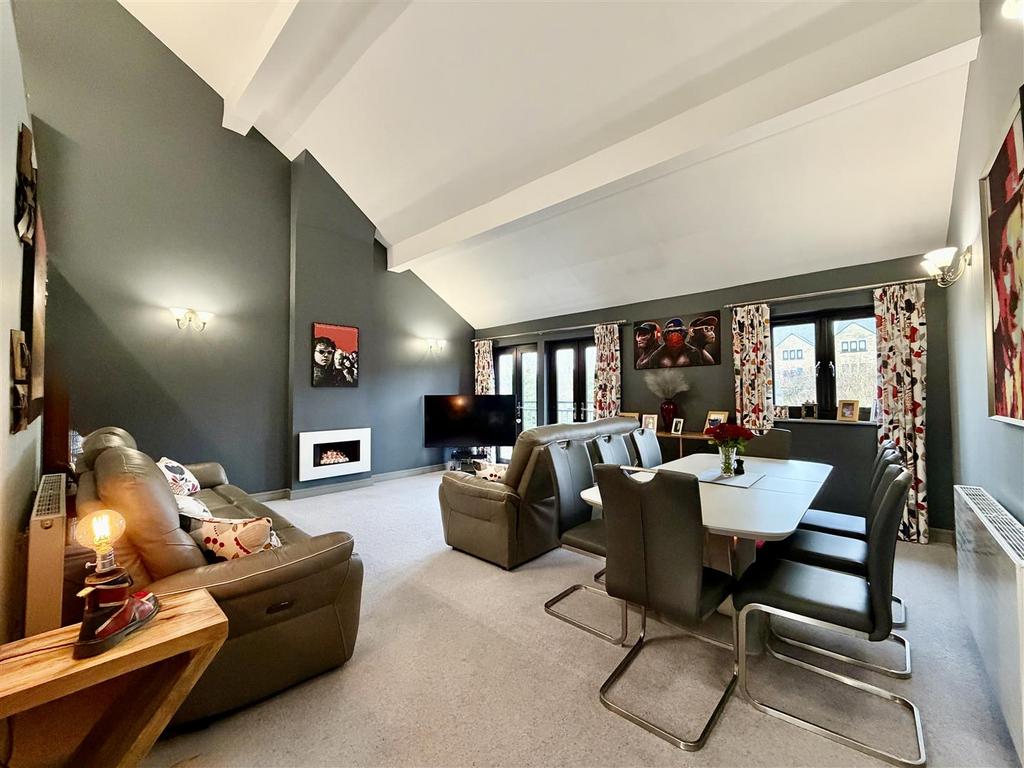Living/dining room