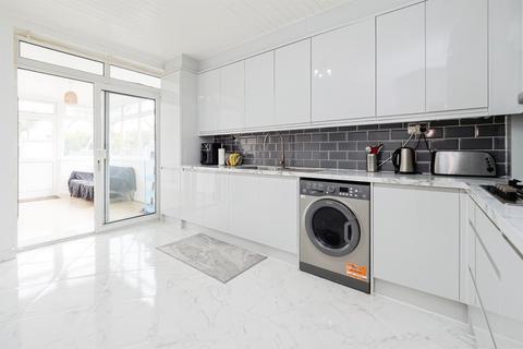 5 bedroom detached house for sale, Betterton Road, Rainham