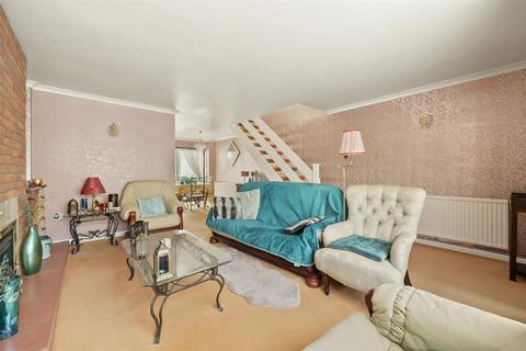 3 bedroom house for sale, Jubilee Avenue, Romford