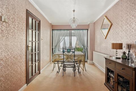 3 bedroom house for sale, Jubilee Avenue, Romford