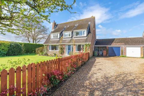 4 bedroom detached house for sale, Blofield Corner Road, Little Plumstead