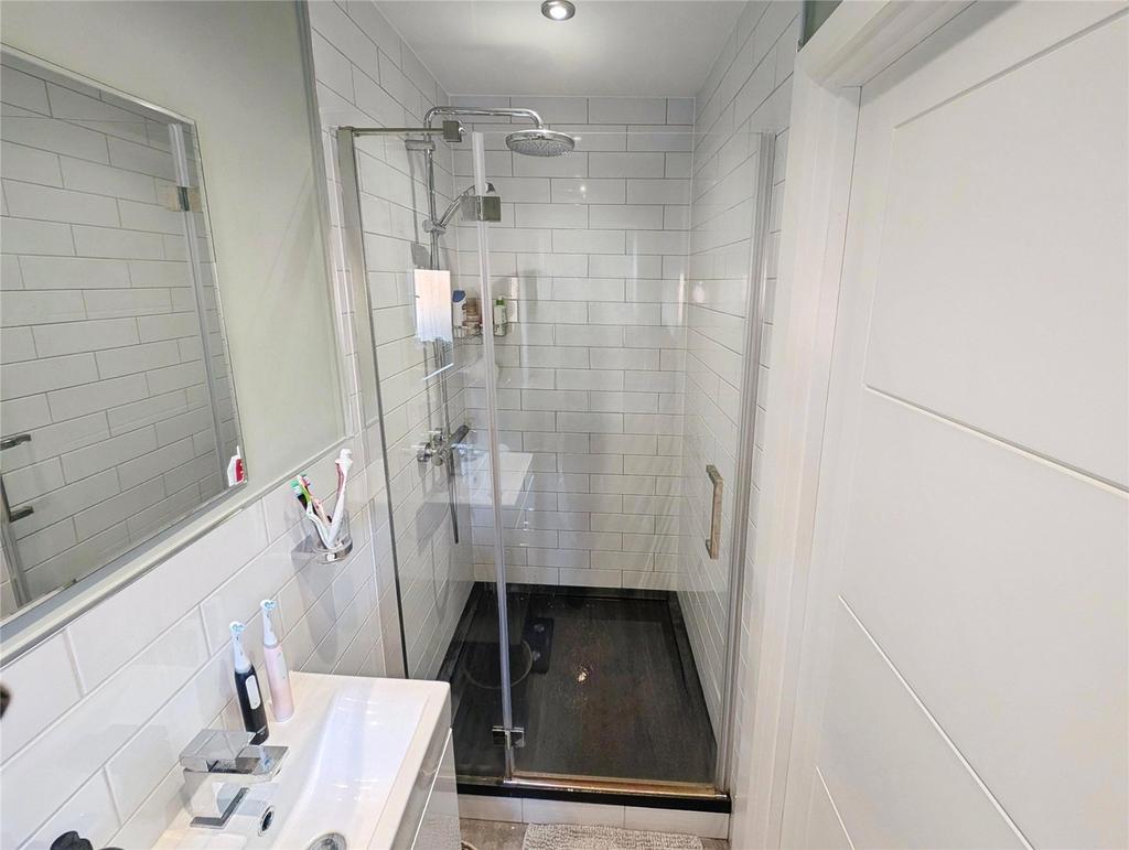 Bed 1 Ensuite