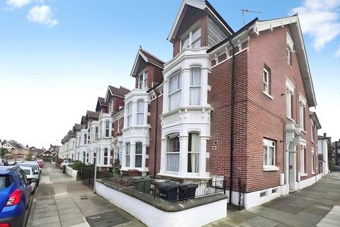 2 bedroom flat to rent, Whitwell Road, Hampshire PO4