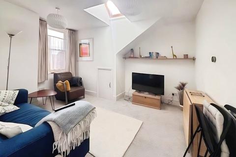 2 bedroom flat to rent, Whitwell Road, Hampshire PO4