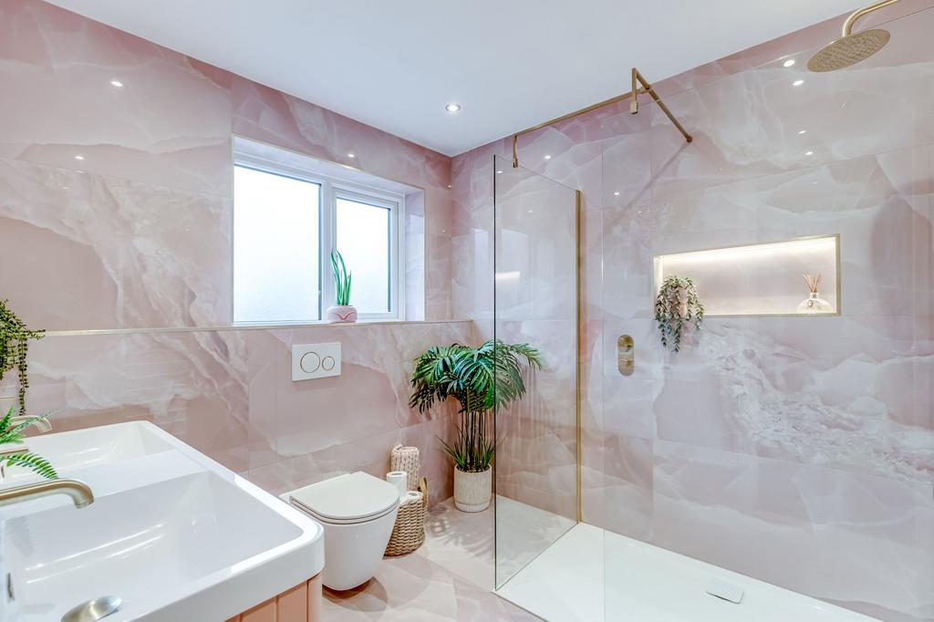 Main bathroom