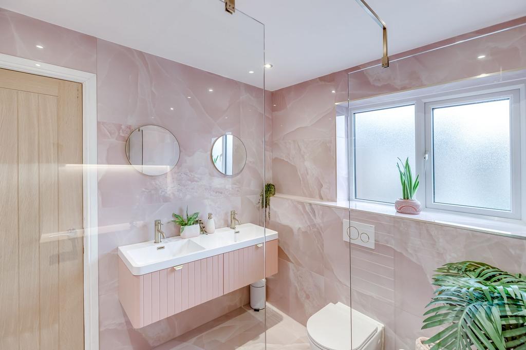 Main bathroom