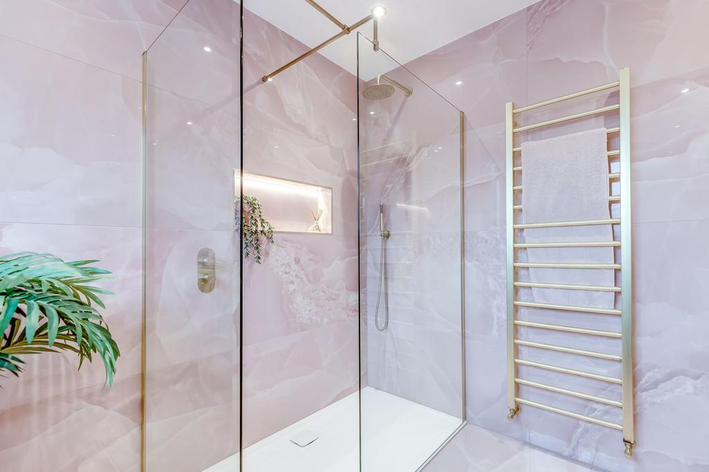 Main bathroom