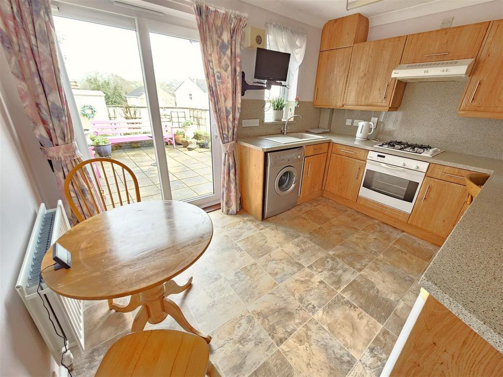Kitchen 2.jpg