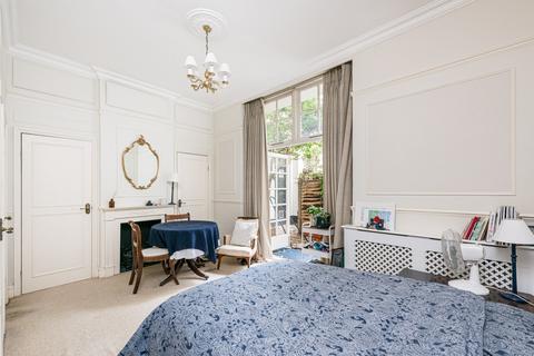 Studio to rent, Warwick Square, London SW1V