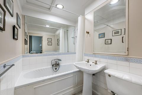 Studio to rent, Warwick Square, London SW1V