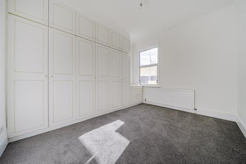 2 bedroom flat for sale, Mount Pleasant Road, London