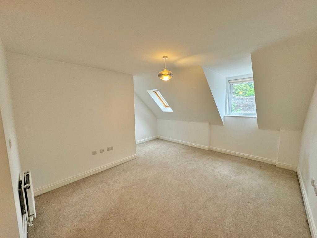 Bedroom 4 (Primary)