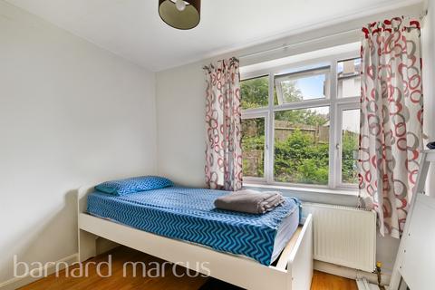 2 bedroom flat for sale, Knollys Road, London