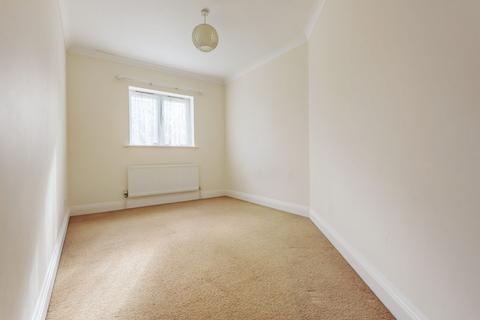 3 bedroom ground floor flat to rent, Chaucer Close, Windsor, SL4