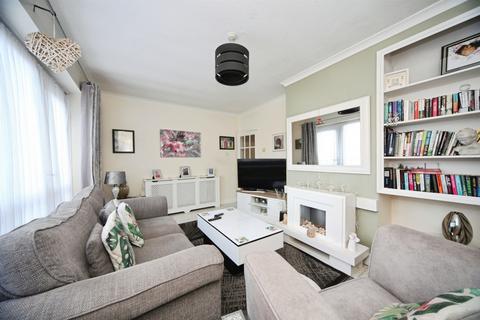 undefined, Lawn Gardens, LUTON