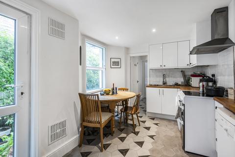 2 bedroom flat to rent, Rowena Crescent, London, SW11